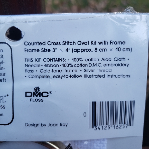 Vintage Paragon Needlecraft - Counted Cross Stitch Oval Kit - Carolers - Picture 5 of 12